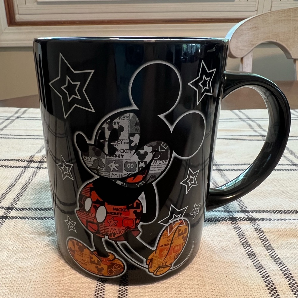 Mickey Mouse coffee/tea mug by Jerry Leigh